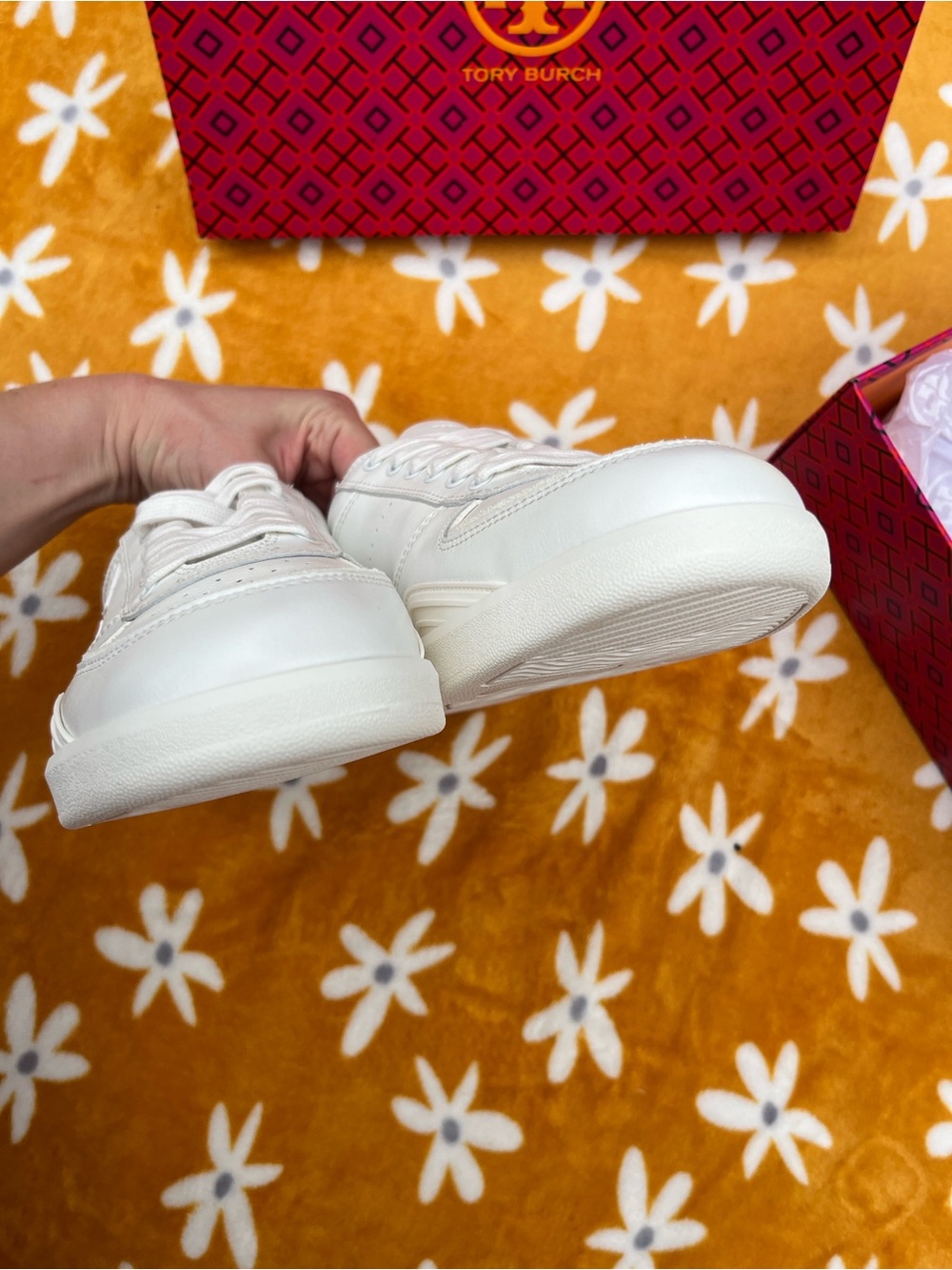 NEW NIB Tory Burch Clover Court Sneaker in Titanium White Size 10 Nappa Leather - Picture 14 of 16
